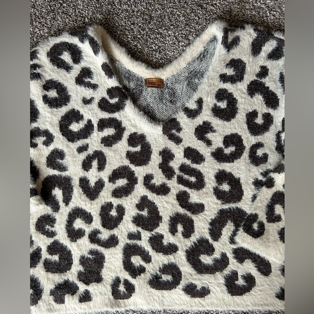POL oversized animal print thick fuzzy warm sweater size medium - Picture 2 of 9